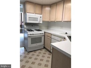 Building Photo - 1326 Spruce St