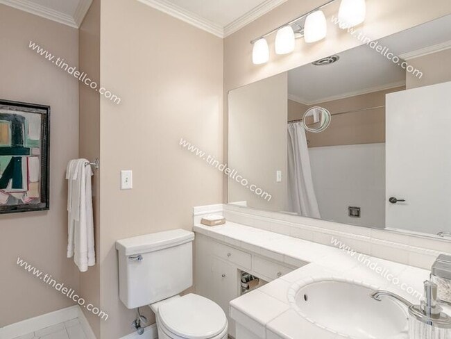 Building Photo - Spacious Mid-Century Modern Home in Counci...
