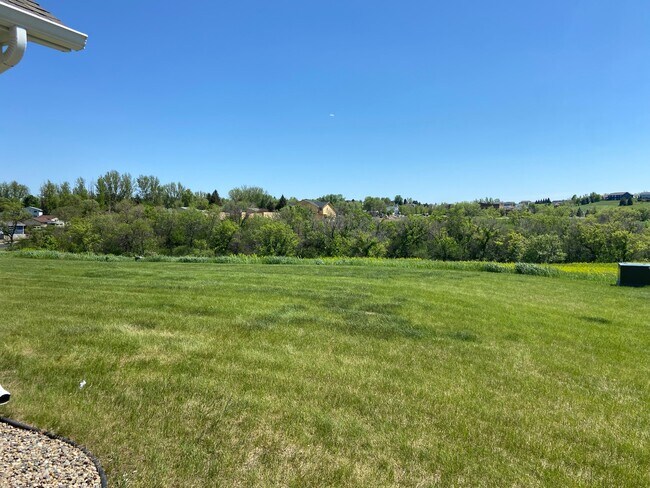 Building Photo - 717 14th St SE