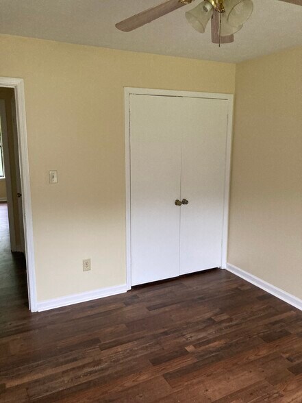 Building Photo - 80 Rushwood Dr