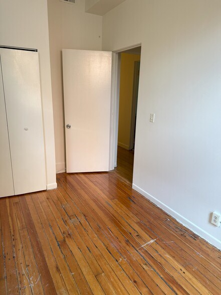 bedroom 3 entrance - 2059 N Clifton Ave