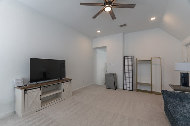 Building Photo - 135 S Rocky Point Cir