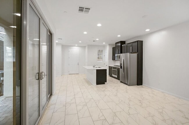 Building Photo - 3 Bed Nicely Upgraded Summerlin TownHome