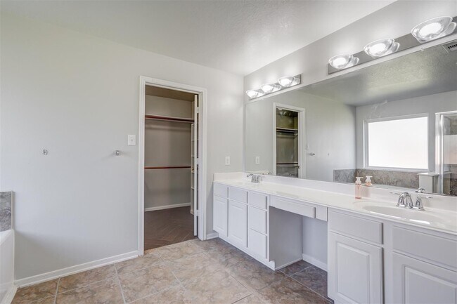 Building Photo - 18823 Elm Square Ct