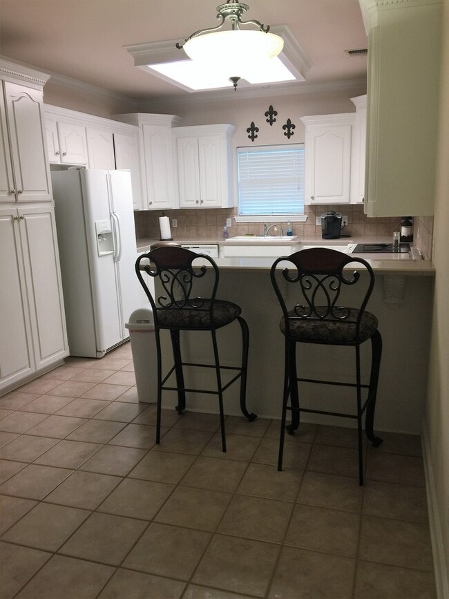 Building Photo - Beautiful home in Bayou Bend....