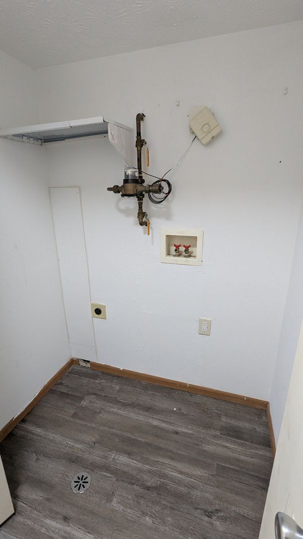 Building Photo - MN Cedar Village (859)