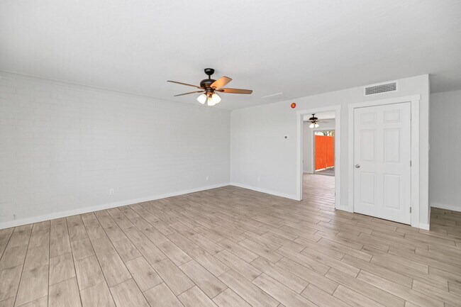 Building Photo - Remodeled 1BR with Private Yard + $400 Gift Card – Move In Today