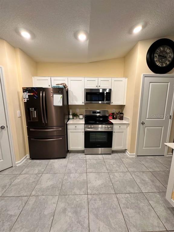 Building Photo - 684 Sand Pne Ln