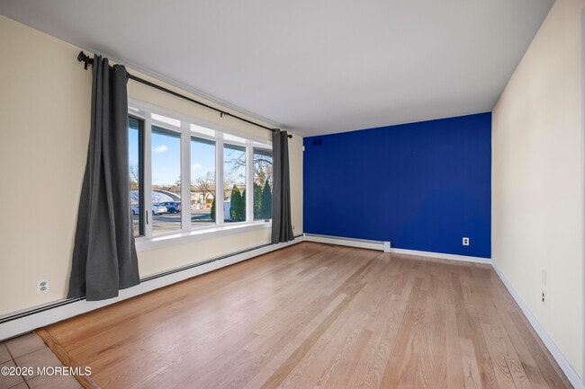 Building Photo - 573 Lloyd Rd