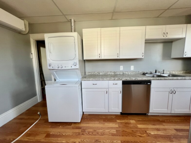 Building Photo - 1427 9th Ave
