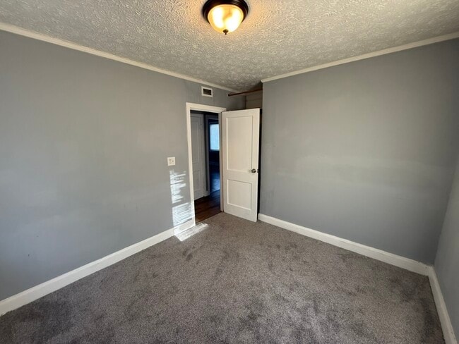 Building Photo - 1729 Shawnee Ave SE