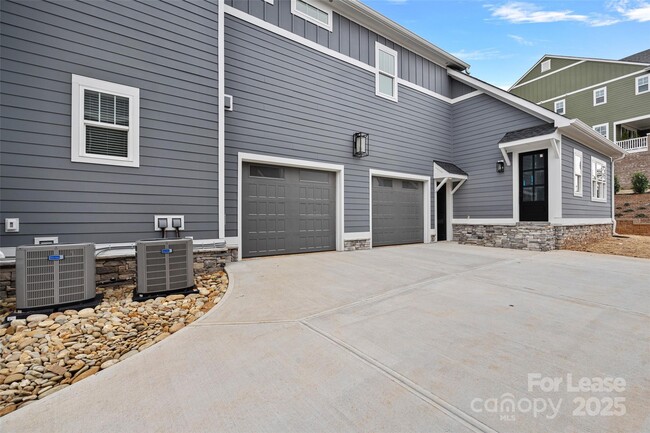 Building Photo - 805 Naples Dr