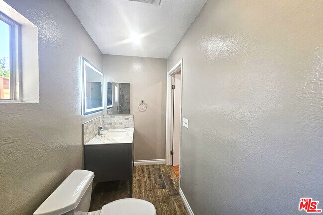 Building Photo - 6946 Jellico Ave