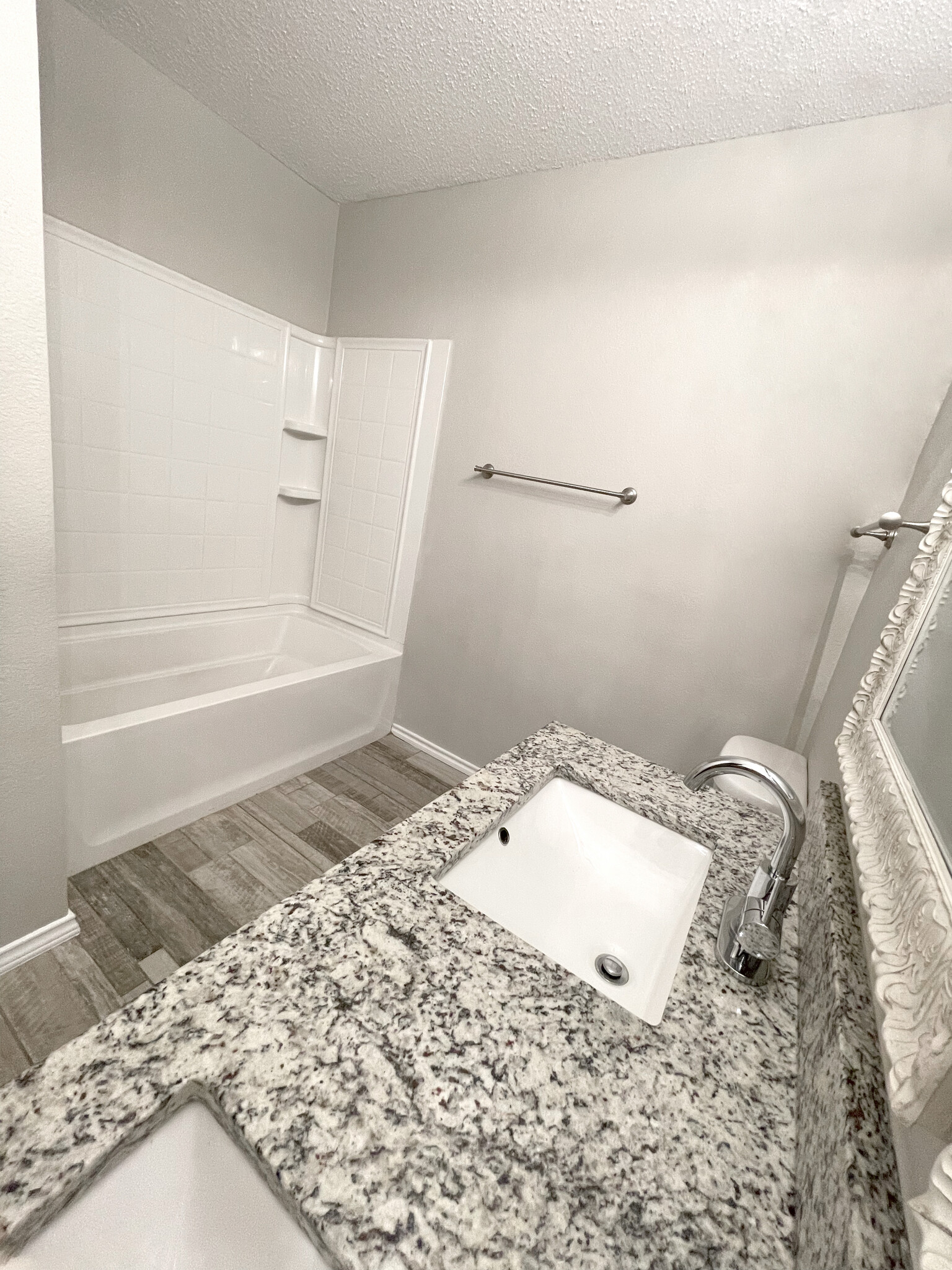 Hall Bath - 1419 Windy Meadows Dr