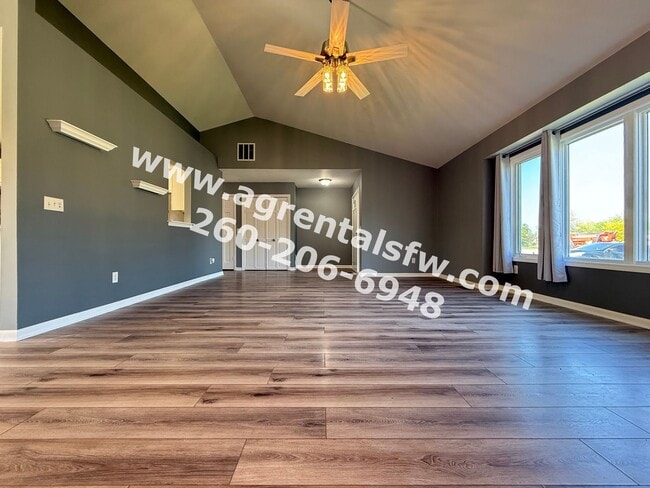 Building Photo - 3 Bedroom House