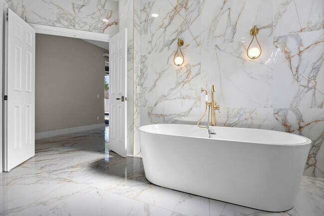 Building Photo - Fully Remodeled 5/4 Art Deco-Inspired Home...