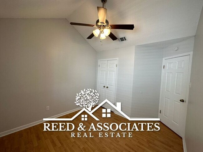 Building Photo - Collierville Townhouse Located on Corner Lot!