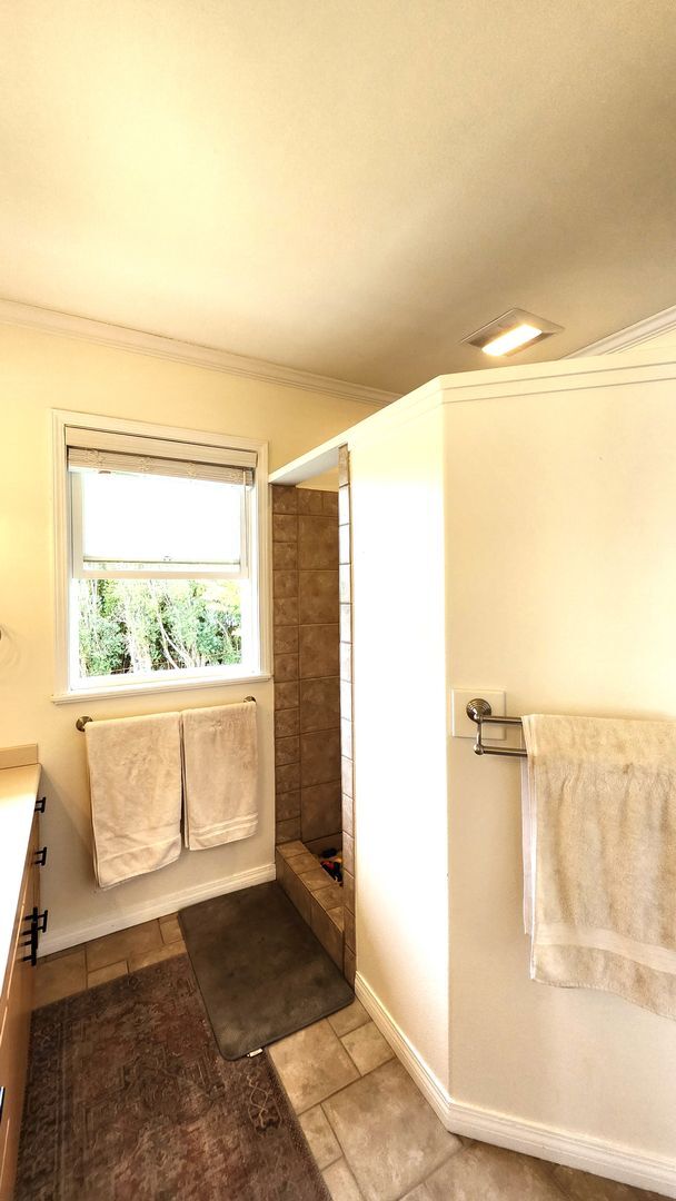 Building Photo - Romancini