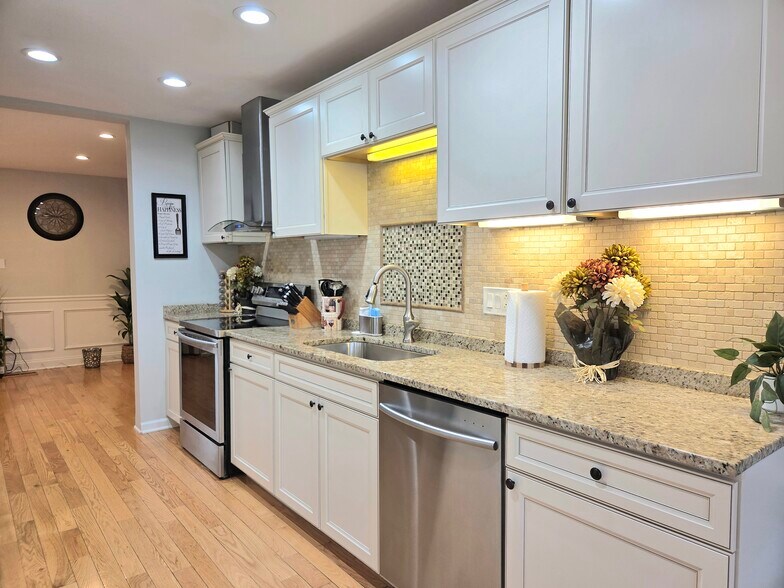 Building Photo - 5407 Leeway Ct