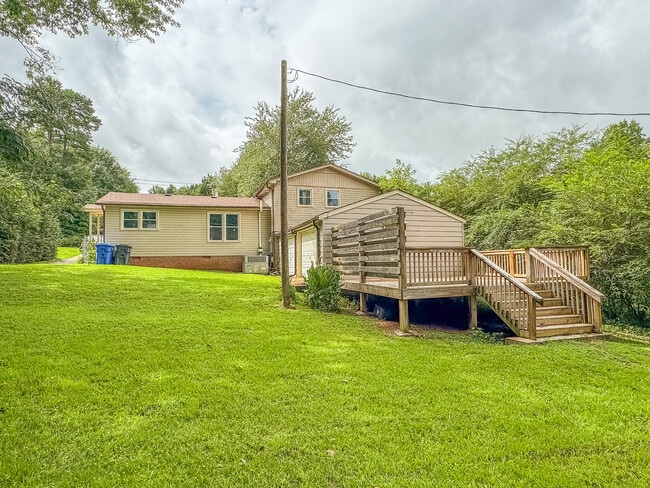 Building Photo - 404 McElhaney Rd