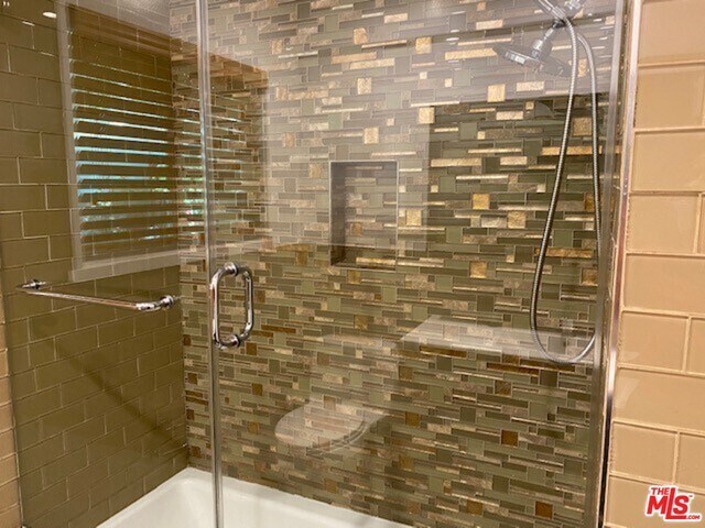 Building Photo - 5180 Village Green