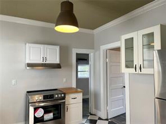Building Photo - 2 Bedroom / 1 Bath Sanford Apartment Avail...