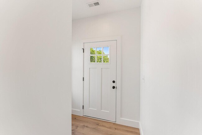 Building Photo - 3425 Garden Dr
