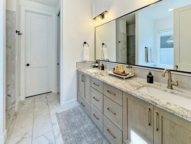 Building Photo - Luxury 5-Bed, 4.5-Bath in Dry Creek Ranch, Minutes to Boise & Eagle