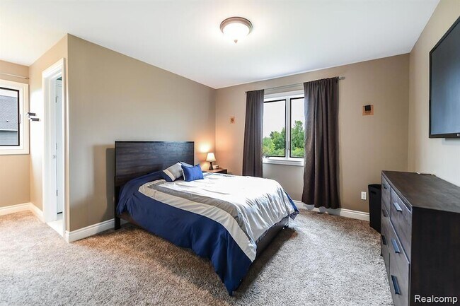 Building Photo - 51341 Park Pl Dr