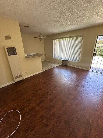 Building Photo - 1001 S Tamarack Dr