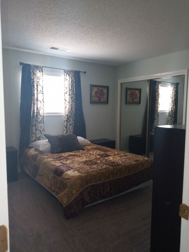 Building Photo - RIO RANCHO-FOUR BEDROOM HOUSE-Furnished