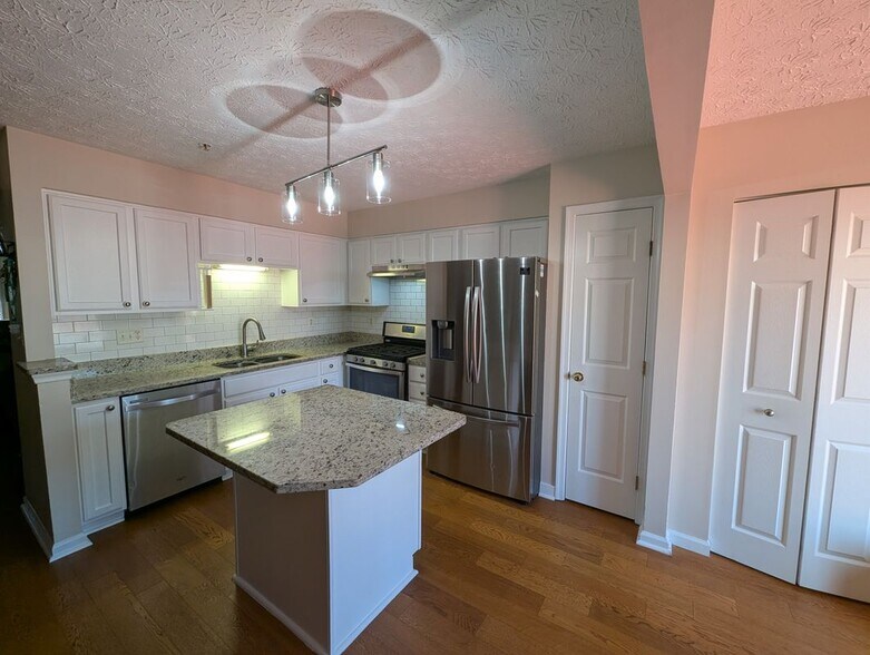 Building Photo - 8024 Brookmead Ct