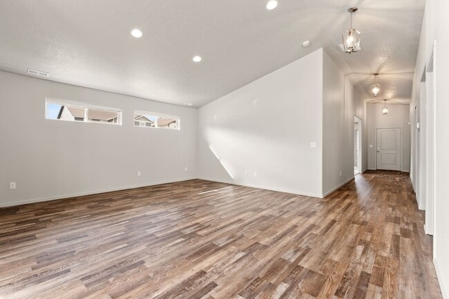 Building Photo - Luxury 3 Bed, 2 Bath Rancher in Spokane Va...