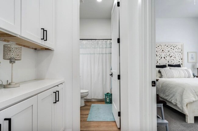 Building Photo - 12016 Savannah Ave