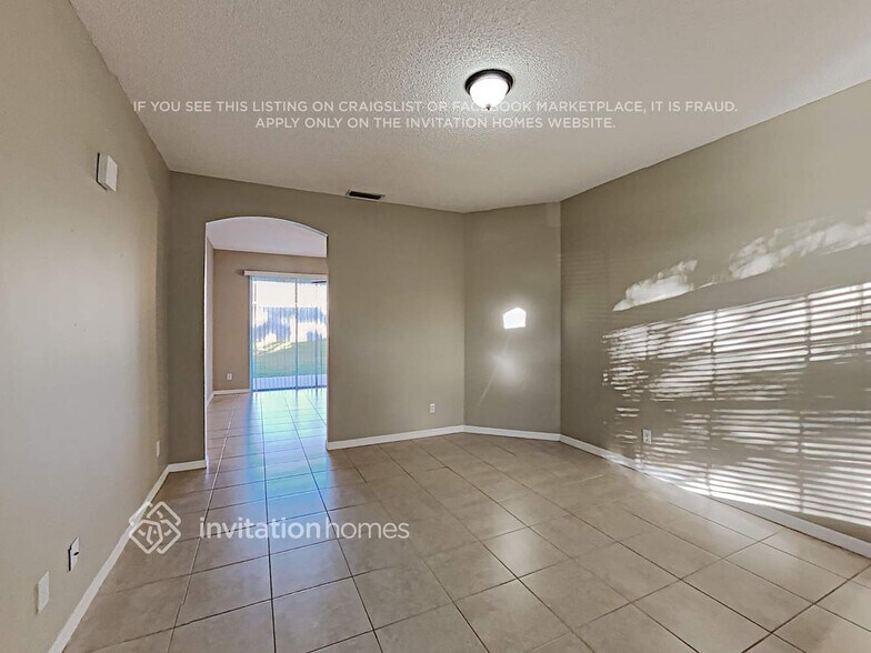 Building Photo - 1554 Knoll Ridge Dr