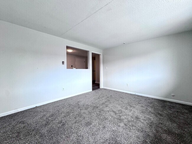 Building Photo - 50-58 Walnut Street Unit 14