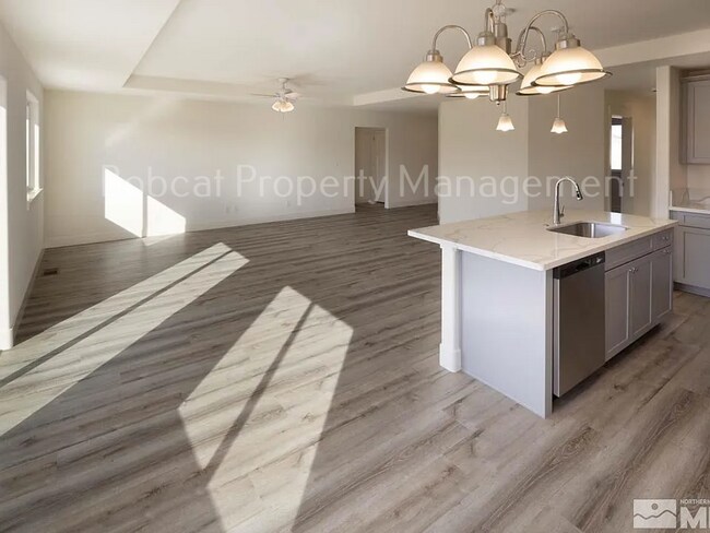 Building Photo - Newer Home in Dayton - Ready for Move-In 5/1/26!