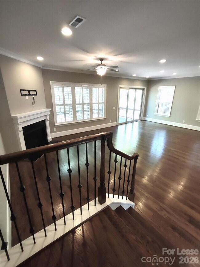 Building Photo - 6432 Fairway Row Ln
