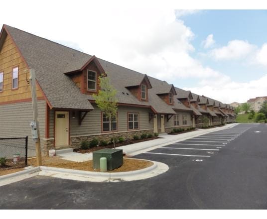 Building Photo - Forrest Edge Townhomes! - 4bd/4ba: Centrally Located! Upscale Student Living!