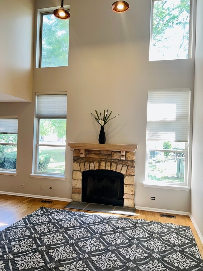Building Photo - 1560 E Chivalry Ct