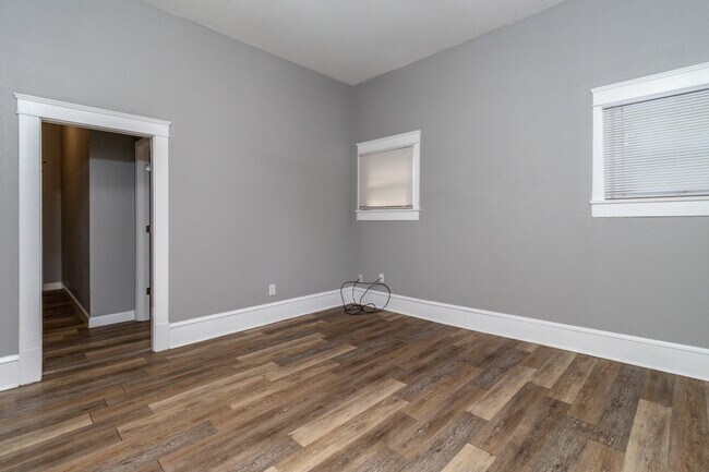 Building Photo - 2638 Barton St