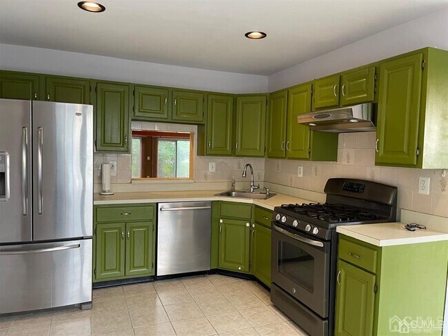 Building Photo - 401 Hadleigh Ln