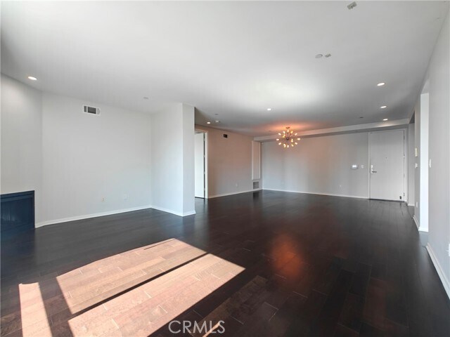 Building Photo - 637 S Fairfax Ave