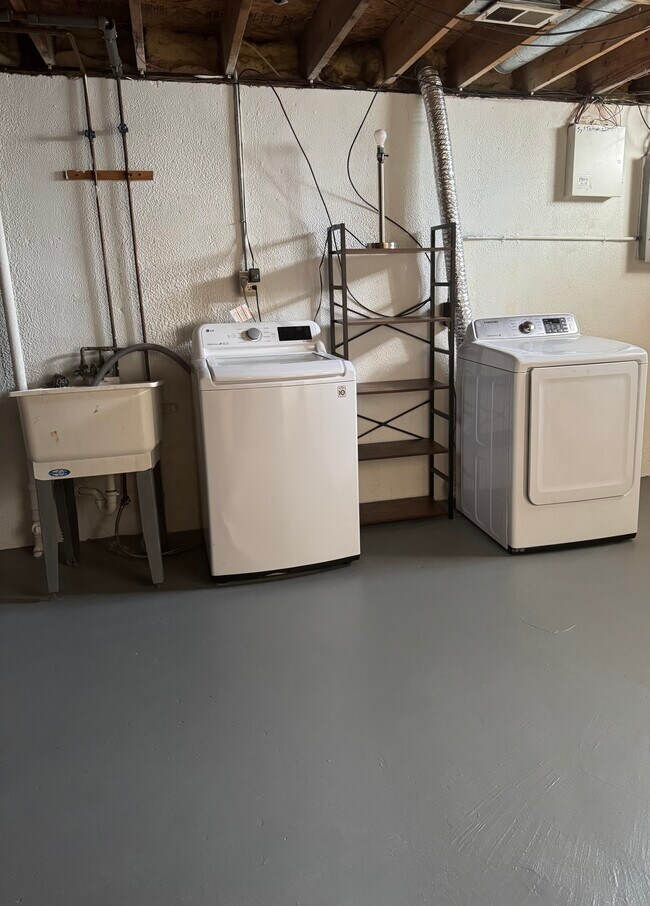 Building Photo - 21600 Whittington St