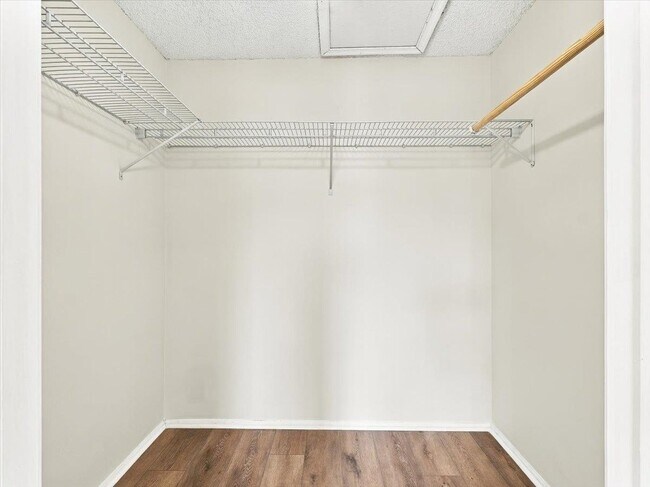 Building Photo - 10 Cottonwood St