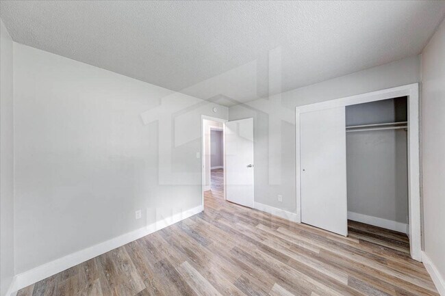Building Photo - 1565 Martin St