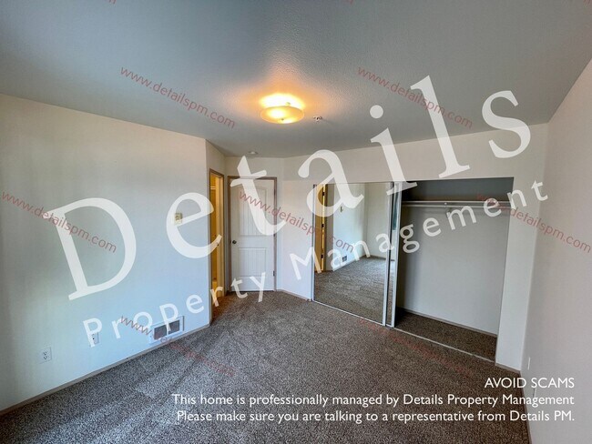 Building Photo - 3 BR Top Floor View Condo. Incl W/S/G