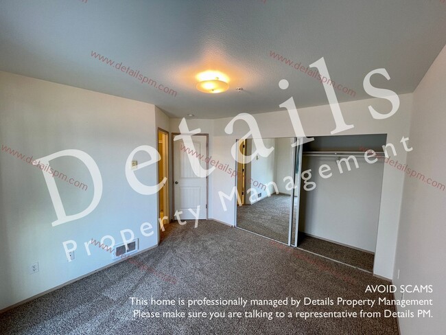 Building Photo - **APPLICATIONS PENDING** 3 BR Top Floor View Condo. Incl W/S/G