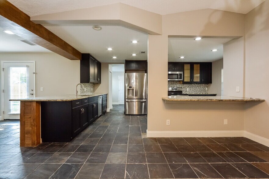 Building Photo - 9744 Heatherwood Ct