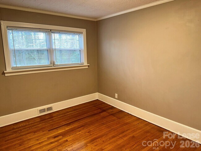 Building Photo - 1458 Anderson St